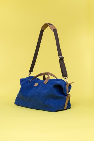 Kwooksta soft jute big weekender bag side view in blue with eco leather handles and adjustable cotton shoulder strap
