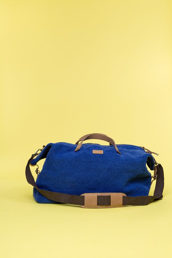 Kwooksta soft jute big weekender bag front view in blue with eco leather handles and adjustable cotton shoulder strap