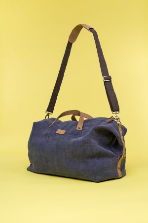 Kwooksta soft jute big weekender bag side view in grey with eco leather handles and adjustable cotton shoulder strap