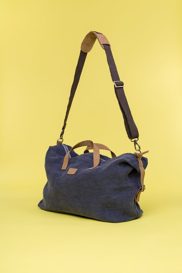 Kwooksta soft jute little weekender bag side view in grey with eco leather handles and adjustable cotton shoulder strap